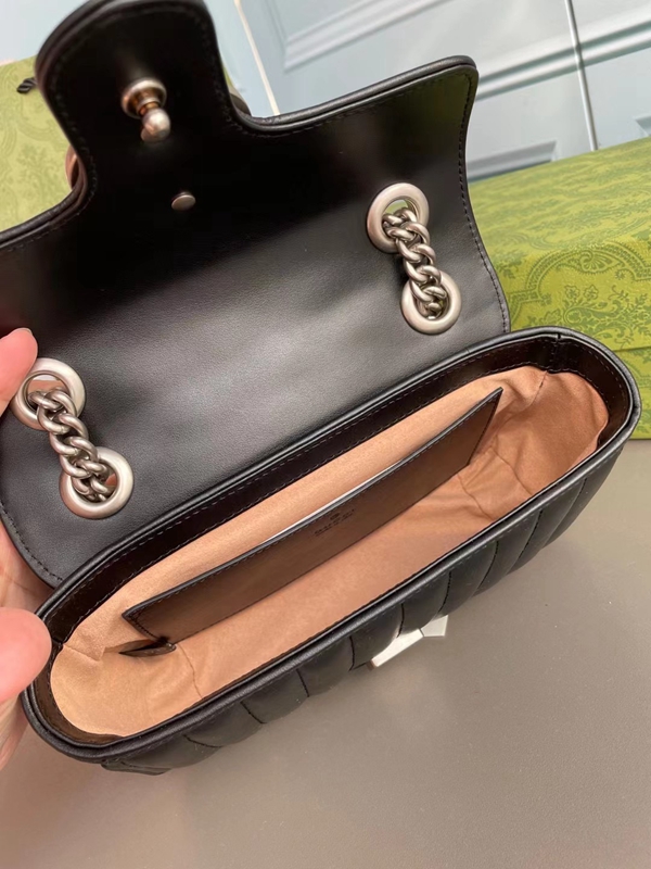 グッチバッグ角部分ディテール